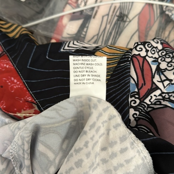 Asian Inspired Print Kimono with self tie belt - Picture 11 of 12